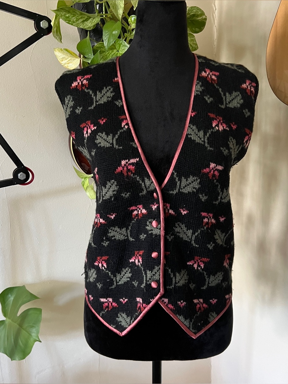 Vtg 80s Susan Bristol 100% Pure Wool Pin Black Floral Cottagecore Vest Size Med - Picture 1 of 7